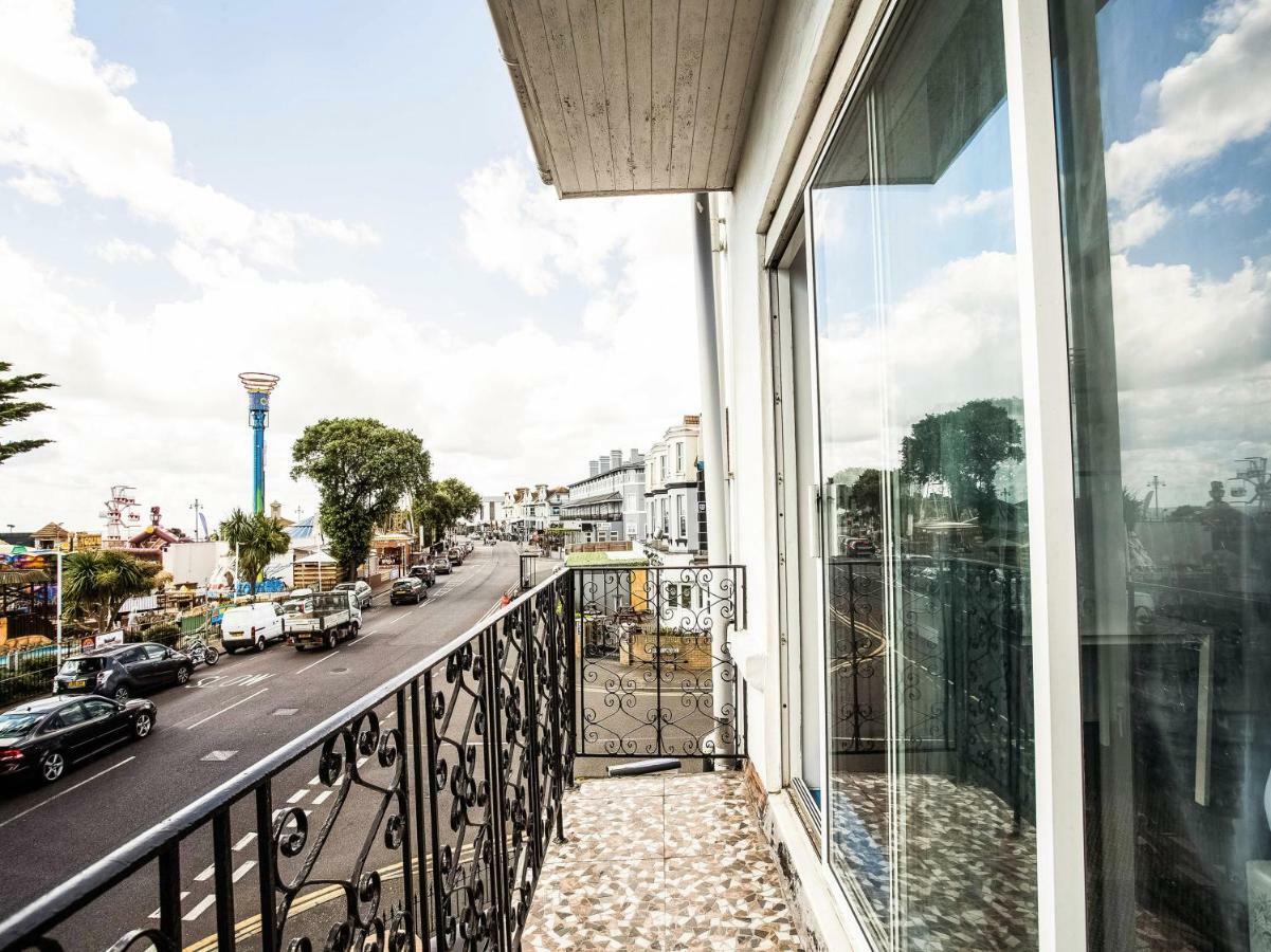 The Clacton Hotel Extérieur photo