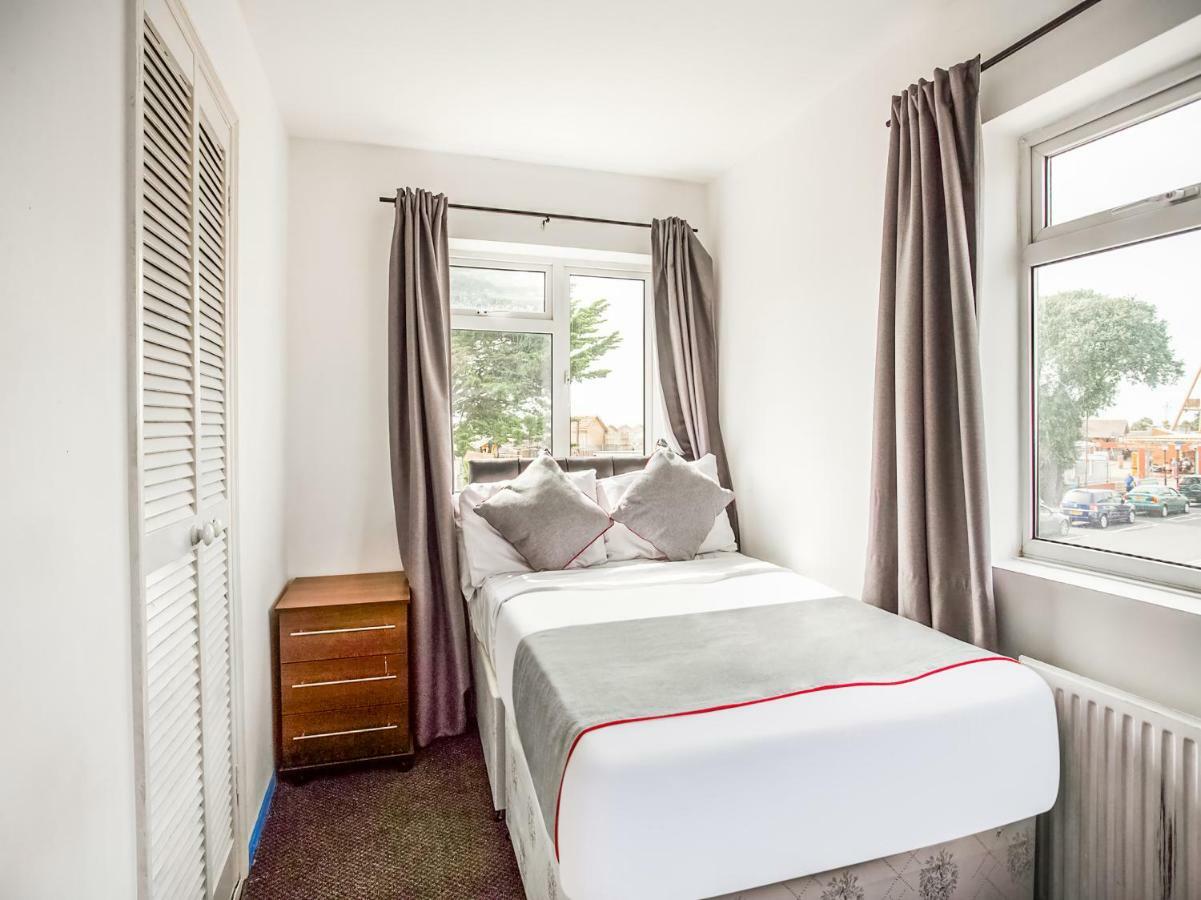 The Clacton Hotel Extérieur photo